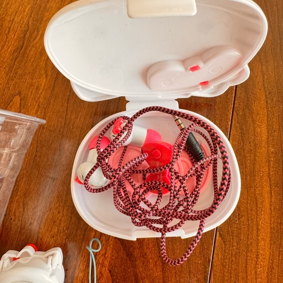 HELLO KITTY assorted pieces. - Picture 8 of 17